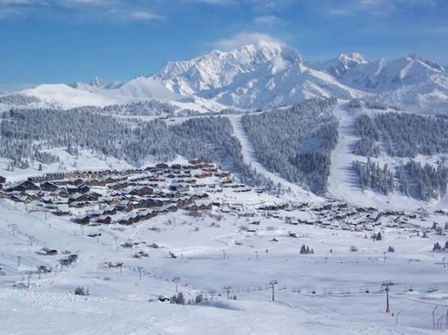 vue de la station avec Mont Blanc en arriere plan