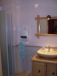 salle de bain avec douche italiene