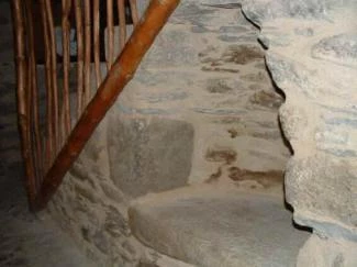 la niche du moulin à sel près de l'escalier