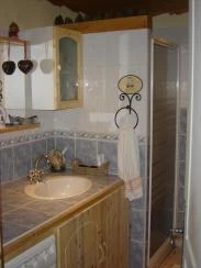 Salle de bain avec douche, WC indépendant