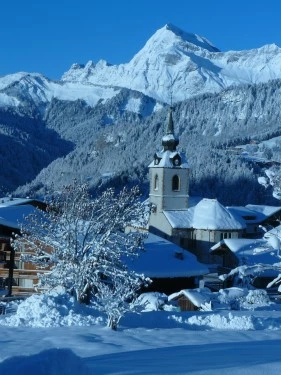 Village Notre Dame de Bellecombe - Savoie Mont Blanc - charmant, cachet savoyard, ambiance conviviale - Domaine skiable agréable au milieu des sapins, avec des niveaux différents pour toute la famille