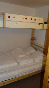 chambre n° 2 :1 lit double et lit simple superposé