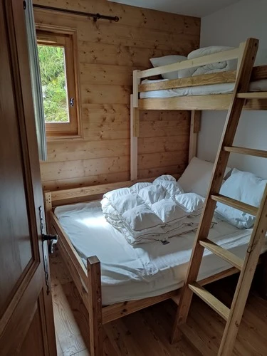 Chambre N° 2 : 2 lits dont un 90 superposé